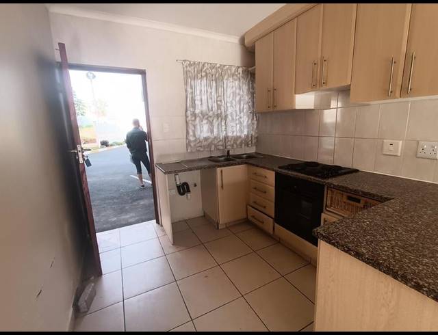 2 BEDROOM PROPERTY TO RENT IN MANABA BEACH